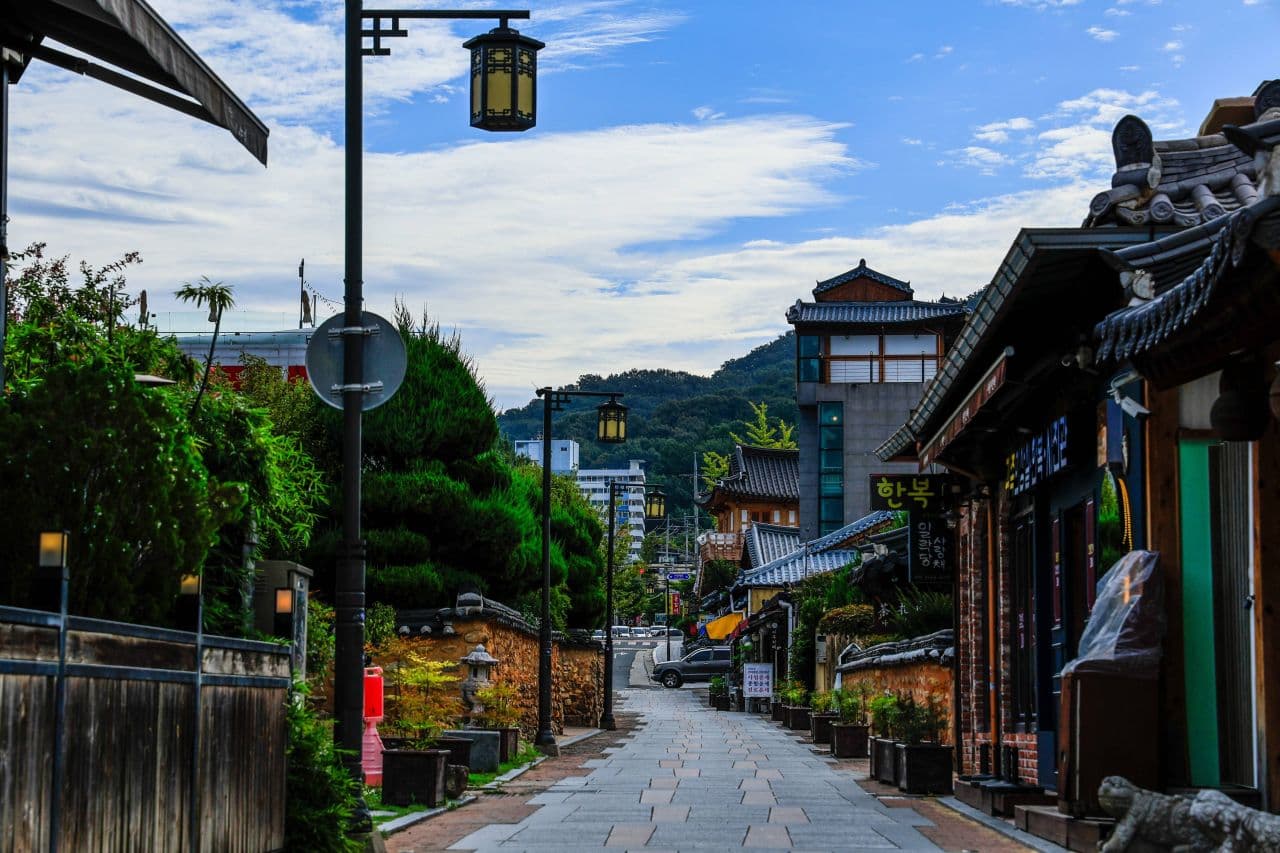 전주한옥마을 기와지붕 거리 — Jeonju Hanok Village