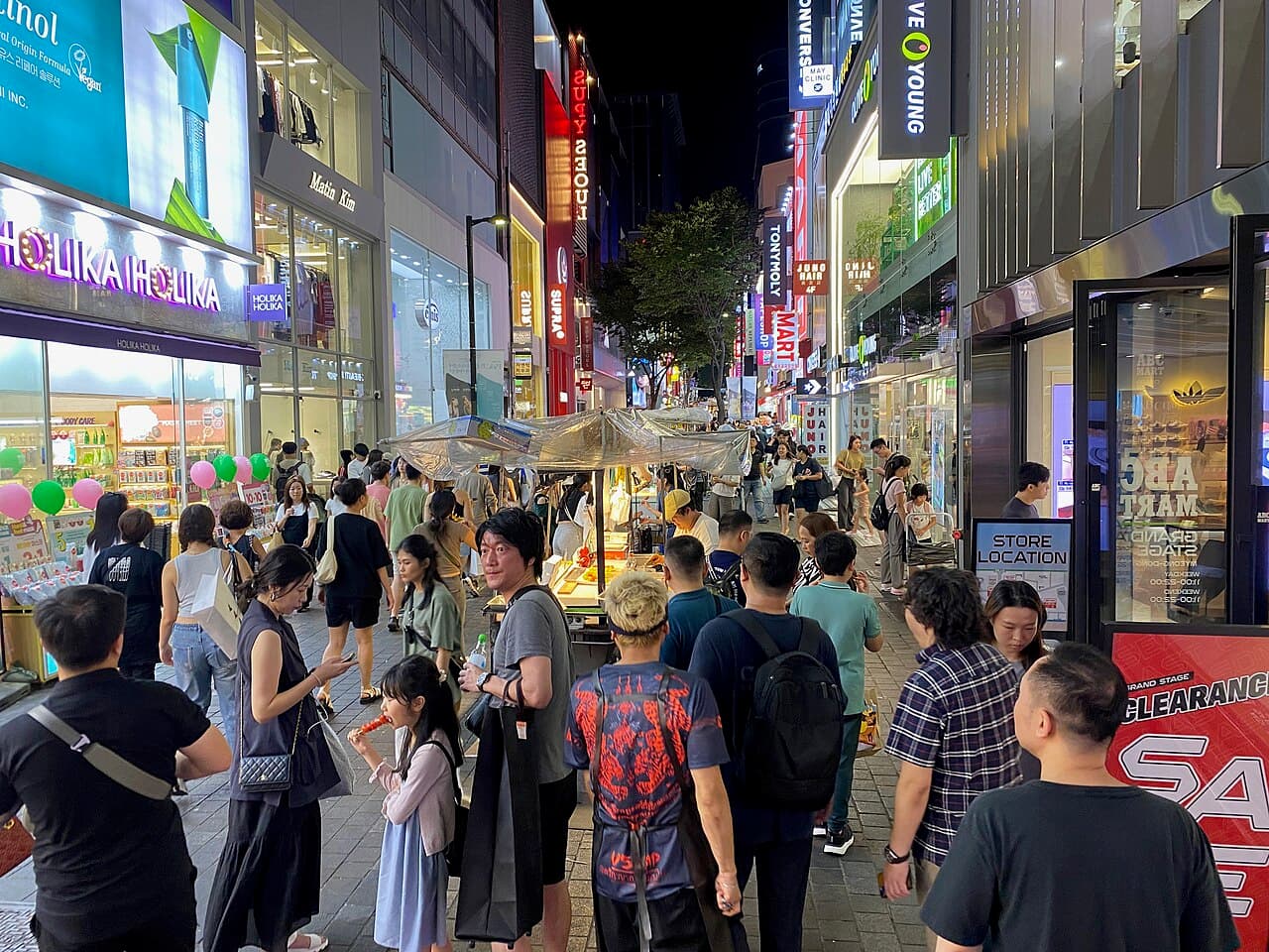명동 밤거리 노점 야시장 — Myeongdong night street food stalls, Seoul