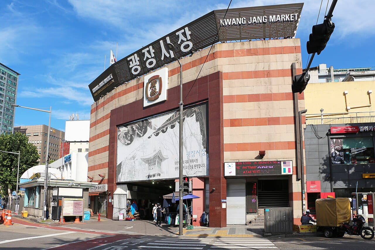광장시장 전통시장 골목 — Gwangjang Market alley, Seoul